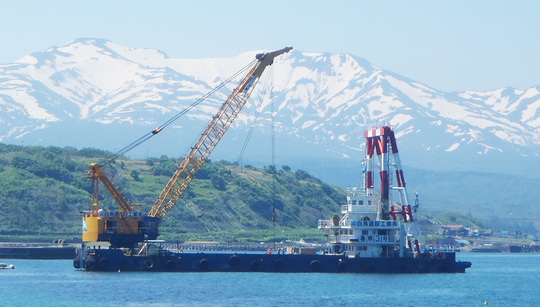 起重機船・バックホウ浚渫船・交通船 - 白鳥建設工業株式会社
